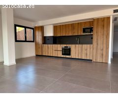 Piso de obra nueva en Bellaterra con dos terrazas y piscina comunitaria