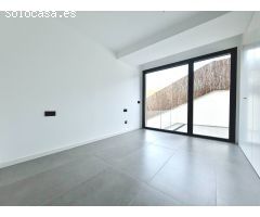 Piso de obra nueva en Bellaterra con dos terrazas y piscina comunitaria
