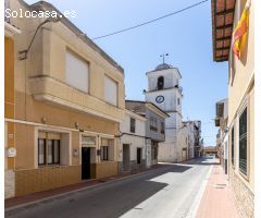 CASA de PUEBLO ORIENTADA a 2 CALLES en SAN FULGENCIO