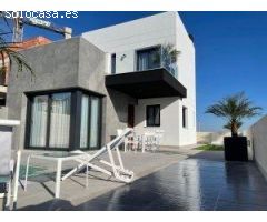 VILLA – CHALET INDEPENDIENTE con piscina privada en LOS ALTOS - TORREVIEJA