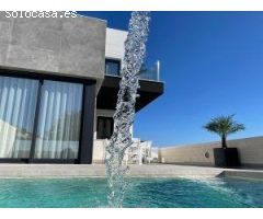 VILLA – CHALET INDEPENDIENTE con piscina privada en LOS ALTOS - TORREVIEJA