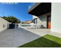 VILLA – CHALET INDEPENDIENTE con piscina privada en LOS ALTOS - TORREVIEJA