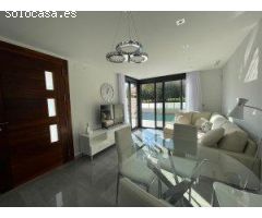 VILLA – CHALET INDEPENDIENTE con piscina privada en LOS ALTOS - TORREVIEJA