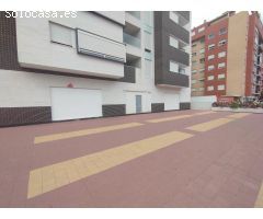 Estupendo Local Comercial en Juan Carlos I.