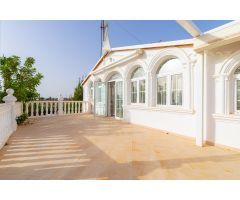 CASA CON PISCINA EN LA MARINA DE ELCHE (ALICANTE)