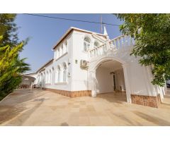 CASA CON PISCINA EN LA MARINA DE ELCHE (ALICANTE)