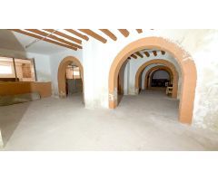 LOCAL COMERCIAL DE GRANDES DIMENSIONES