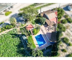 CASA CON PISCINA a 5 MINUTOS del CENTRO de ORIHUELA
