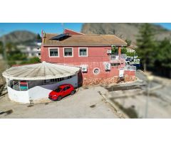 ¡GRAN OPORTUNIDAD DE INVERSIÓN! Casa con negocio hostelero