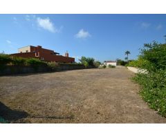 Solar edificable de 840m² en la Urb. Riumar, a escasos metros del paseo Marítimo