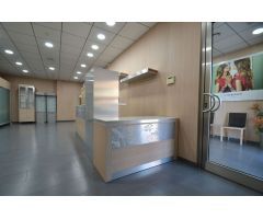 Local comercial en la avenida principal de l’Aldea
