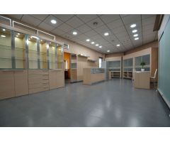 Local comercial en la avenida principal de l’Aldea