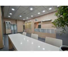 Local comercial en la avenida principal de l’Aldea