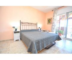 ATICO DE 2 HABITACIONES DOBLES, TERRAZA DE 70 M² CON  VISTAS AL MAR, PARQUIN Y PISCINA