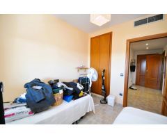 ATICO DE 2 HABITACIONES DOBLES, TERRAZA DE 70 M² CON  VISTAS AL MAR, PARQUIN Y PISCINA