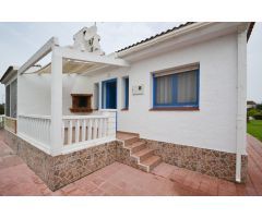Chalet en Riumar – Tranquilidad y Confort en un Entorno Único