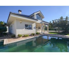 Amplio Chalet con Piscina y Licencia Turística en Eucaliptus