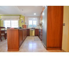Amplio Chalet con Piscina y Licencia Turística en Eucaliptus