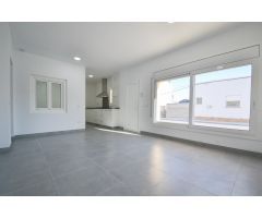Casa Adosada con Almacen convertible en Estudio Independiente ¡Recién Renovada!