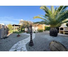 Chalet acogedor con piscina privada en Riumar, cerca de la playa