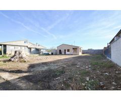 Solar de 766 m² con casa para terminar en Deltebre
