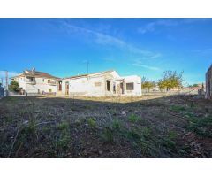 Solar de 766 m² con casa para terminar en Deltebre