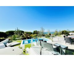 Exclusiva Villa de Lujo en Primera Línea de Mar