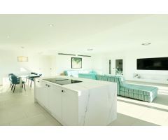 Exclusiva Villa de Lujo en Primera Línea de Mar