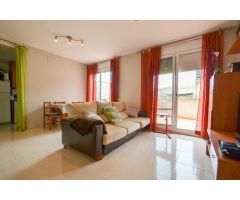 ¡Oportunidad única en Deltebre! Piso céntrico con amplia terraza privada