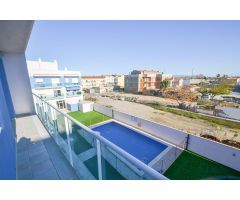 Piso con balcón, piscina comunitaria y plaza de parking