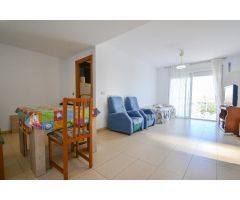 Piso con balcón, piscina comunitaria y plaza de parking
