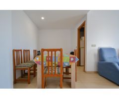 Piso con balcón, piscina comunitaria y plaza de parking
