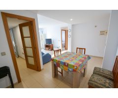 Piso con balcón, piscina comunitaria y plaza de parking