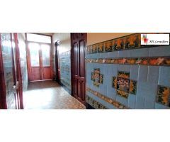 GRAN CASA CON ALMACÉN Y JARDÍN