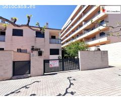 BONITO ADOSADO ESQUINERO CON GRAN JARDÍN