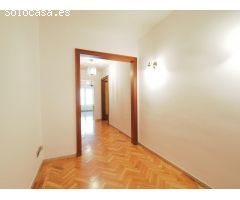 PISO MUY AMPLIO CON PARQUING