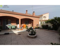 Casa con Patio y garaje en Santo Domingo de las Posadas, Ávila.
