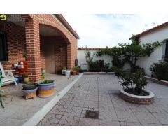 Casa con Patio y garaje en Santo Domingo de las Posadas, Ávila.