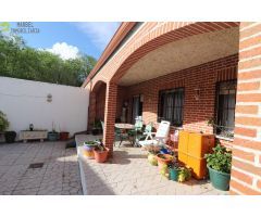 Casa con Patio y garaje en Santo Domingo de las Posadas, Ávila.