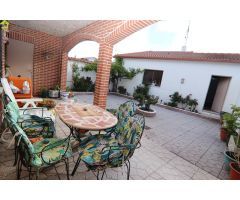 Casa con Patio y garaje en Santo Domingo de las Posadas, Ávila.