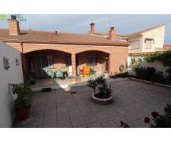 Casa con Patio y garaje en Santo Domingo de las Posadas, Ávila.