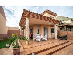 CHALET PAREADO CON PISCINA EN SANTIAGO DE LA RIBERA