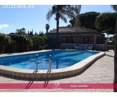 CHALET EN PARCELA SEGRAGADA CON PISCINA - ZONA LAS VEGETAS – CHICLANA DE LA FRONTERA