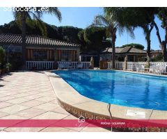CHALET EN PARCELA SEGRAGADA CON PISCINA - ZONA LAS VEGETAS – CHICLANA DE LA FRONTERA