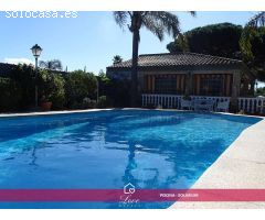 CHALET EN PARCELA SEGRAGADA CON PISCINA - ZONA LAS VEGETAS – CHICLANA DE LA FRONTERA