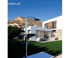VILLA INDEPENDIENTE CON PISCINA PRIVADA, 3 DORMITORIOS Y 3 BAÑOS Y 504 M2 DE PARCELA!!