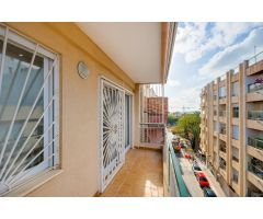 OPORTUNIDAD DE INVERSION A 100 METROS DEL PASEO MARITIMO!! 126M2 DE VIVIENDA!!