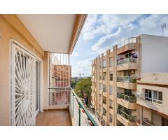 OPORTUNIDAD DE INVERSION A 100 METROS DEL PASEO MARITIMO!! 126M2 DE VIVIENDA!!