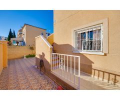 CHALET ADOSADO CON PARCELA DE 124M2 EN ESQUINA Y SOLARIUM PRIVADO!