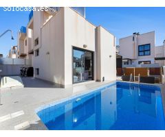 VILLA CON PISCINA PRIVADA EN AGUAS NUEVAS!